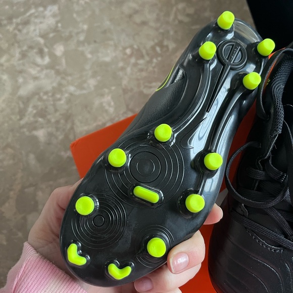 Nike Kids Black and Yellow Soccer Cleats - Picture 4 of 5